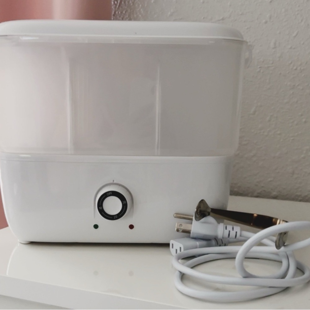 Towel steamer